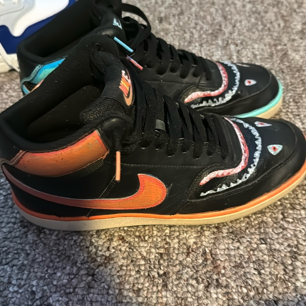 Men’s Nike court mid size 8.5
